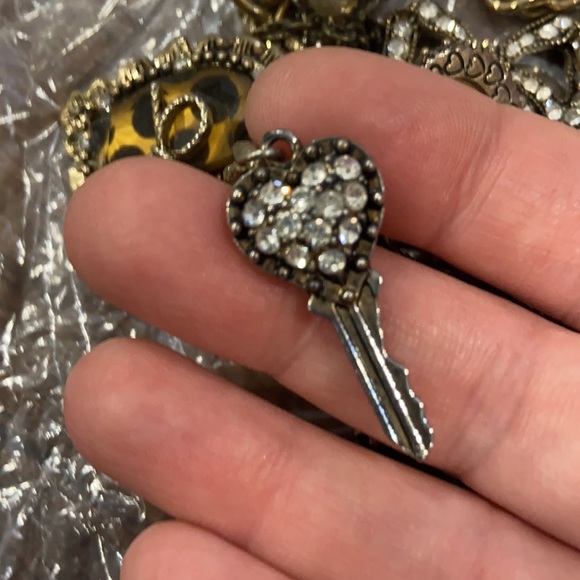 BETSEY JOHNSON LEOPARD HEART CHARM NECKLACE VINTAGE STATEMENT MULTI STRAND - Picture 15 of 15